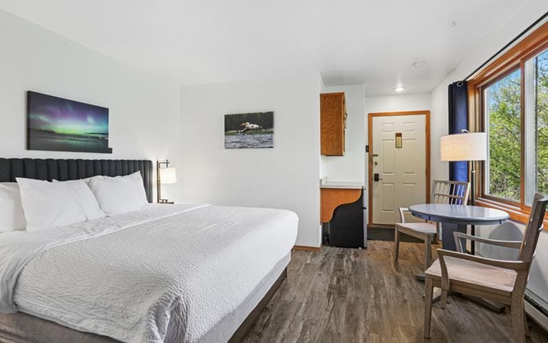 A King room at Parkside Inn